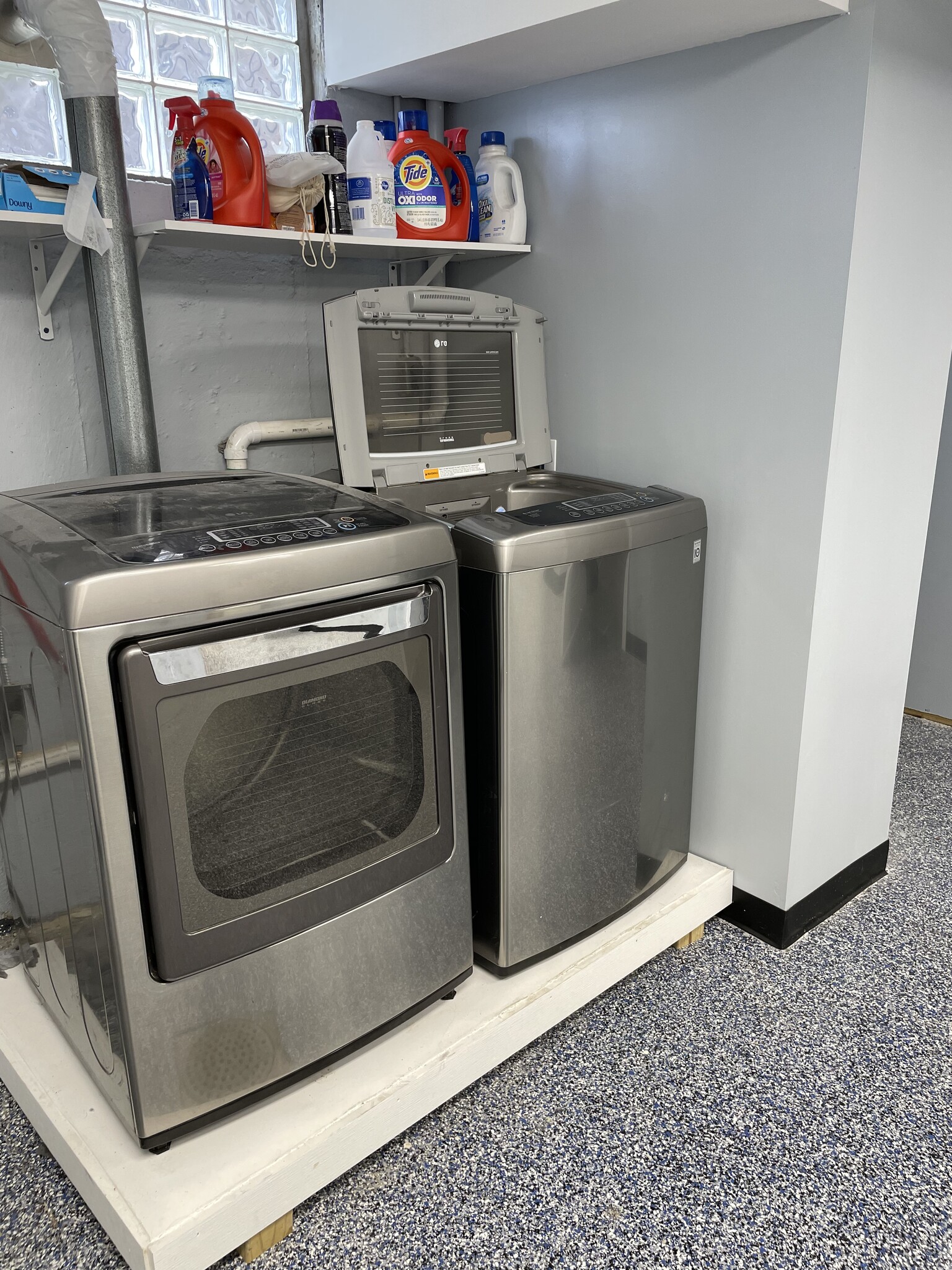 New laundry facility included in rent - 3514 Mooney Ave