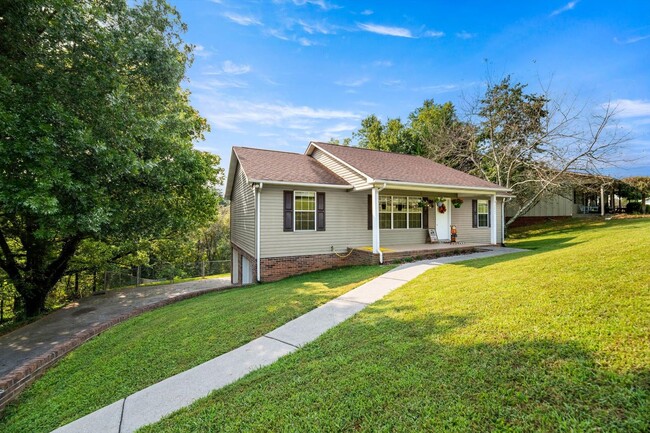 Primary Photo - Charming 3 bed, 3 bath with bonus room and...