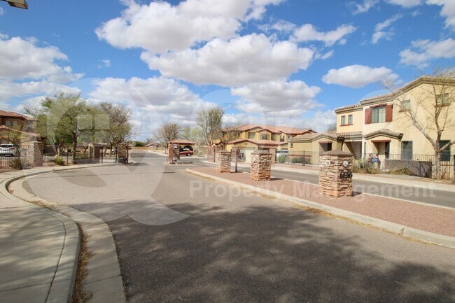 Building Photo - 1456 E 9th St