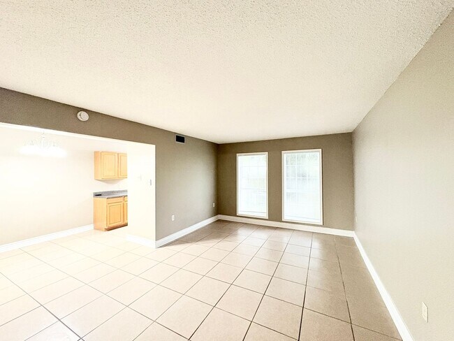 Building Photo - 403 Fox Run Ave