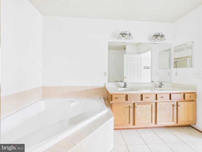 Building Photo - 4587 Whittemore Pl