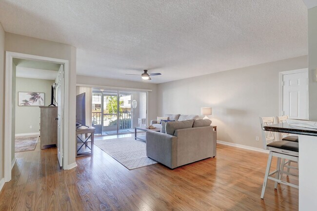 Building Photo - 1501 Chesapeake Ave