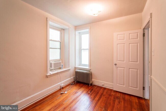 Building Photo - 295 Hermitage St