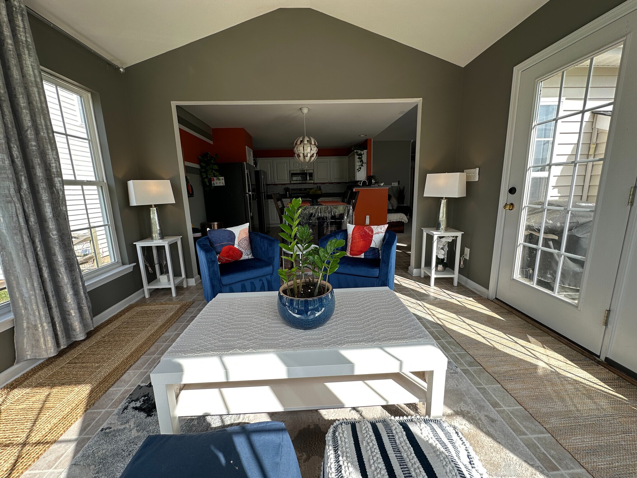 Building Photo - Room in House on Sunburst Ln