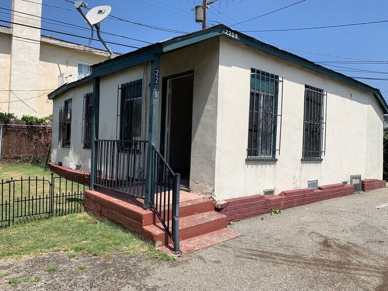 Building Photo - 2209 S Ridgeley Dr