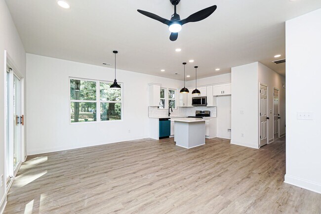Building Photo - Brand New Duet Style Townhome in Charlotte!