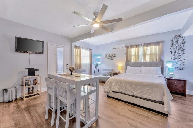 Building Photo - 3317 W St Conrad St