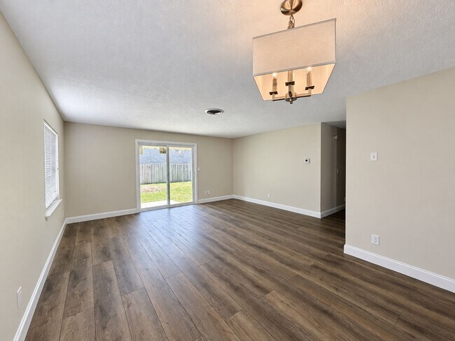 Building Photo - 401 Balfour Dr