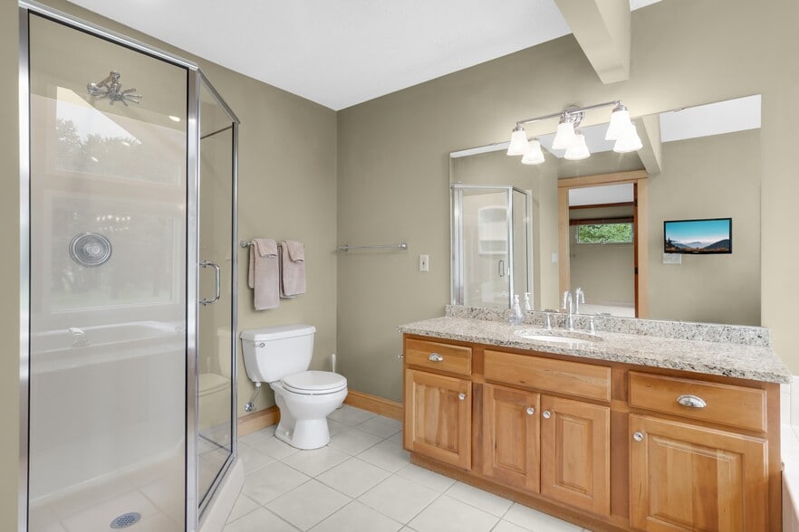 Primary bathroom - 19 Point Rd