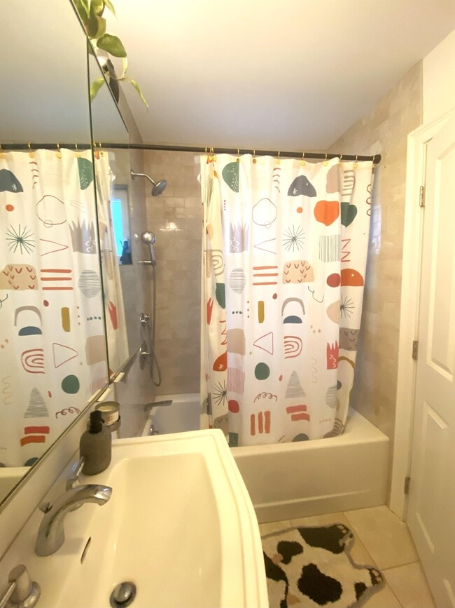 Building Photo - 241 Lamartine St