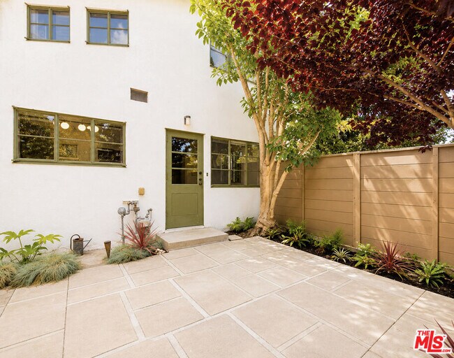 Building Photo - 5366 Village Green