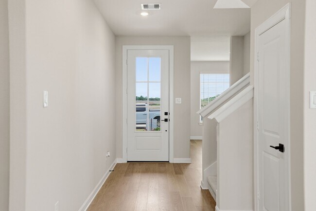 Building Photo - 3060 Sorrento Hl Dr