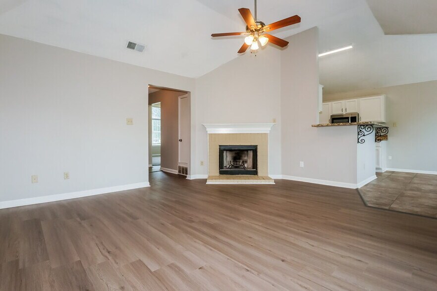 Building Photo - 3840 Clarion Dr
