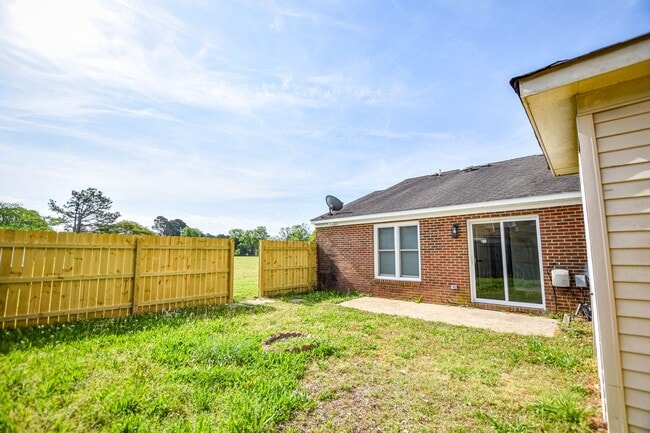 Building Photo - 3900 Raintree Ct