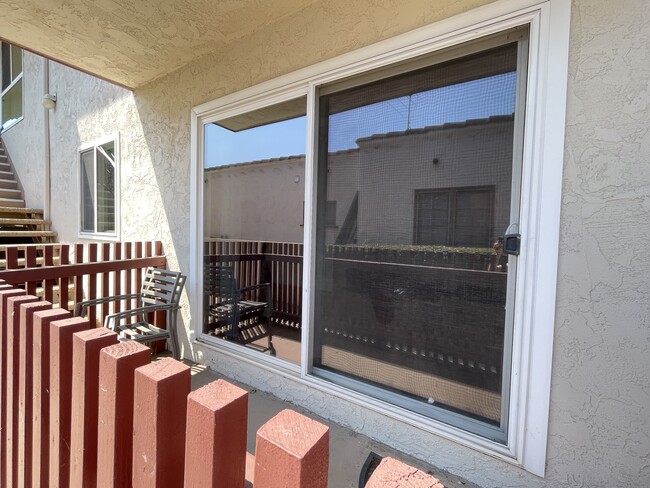 patio with mirrored window - 3813 Huron Ave