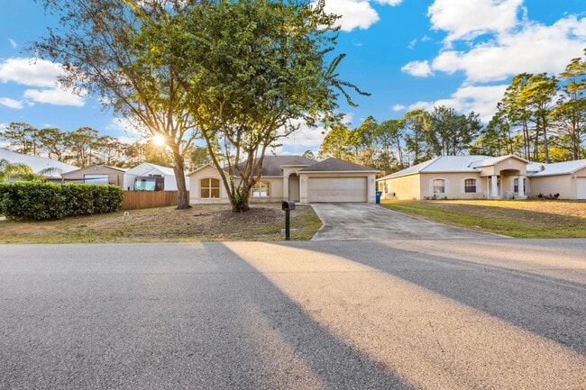 Building Photo - 320 Wisteria Ave NW