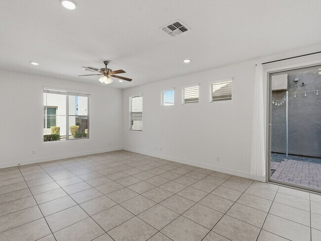 Building Photo - 4910 S Tune