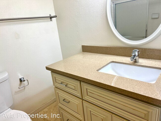Building Photo - 2 br, 2.5 bath House - 33 Crown Circle