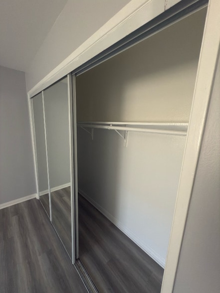 Building Photo - 317 E Hazel St