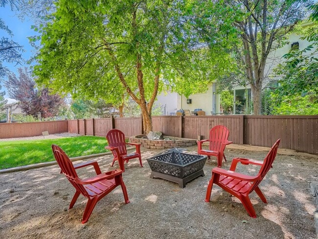 Building Photo - Newly Remodeled Home in the Broadlands!  4...
