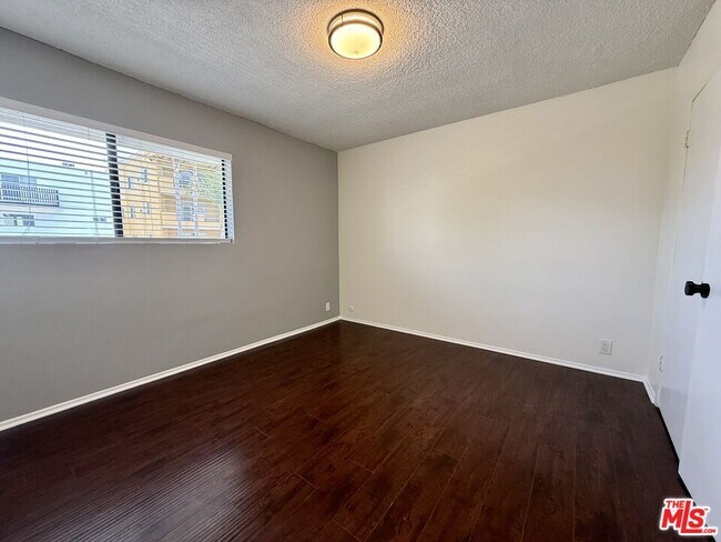 Building Photo - 6350 Willoughby Ave