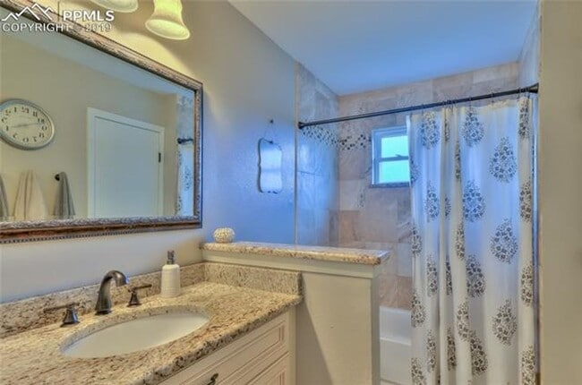 Building Photo - Updated Home in Rampart Meadows