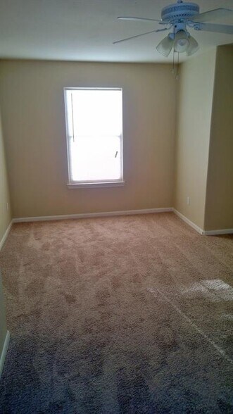 Lg Upstairs BR - 2300 Abernathy St