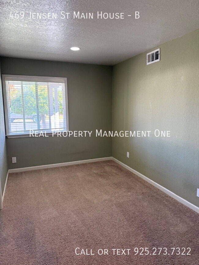 Building Photo - 469 Jensen St