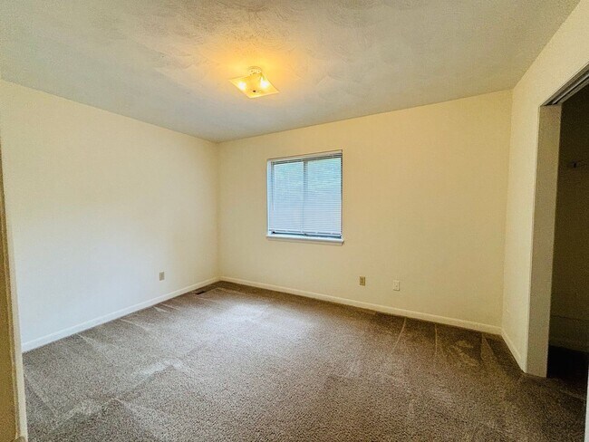 Building Photo - 503 Sunridge Dr