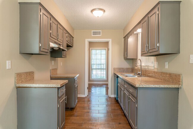 Building Photo - 4262 Sunnyslope Dr