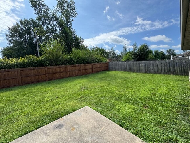 Building Photo - Beautiful 3 bedroom 2 Bathroom Home locate...