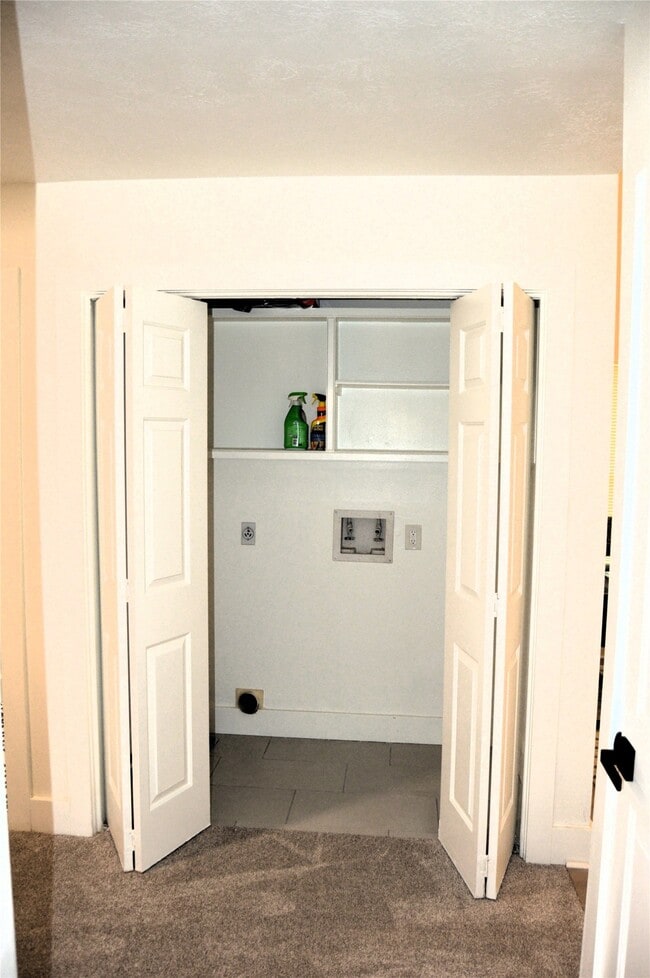 Building Photo - 3419 Southdown Dr
