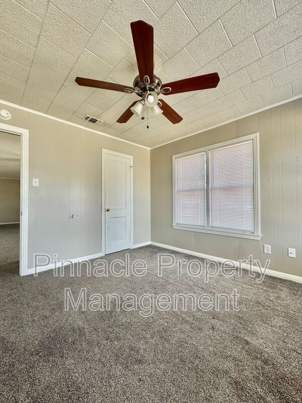 Building Photo - 2013 Koberlin St