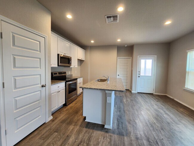 Building Photo - 3/2/2 in House Spring Valley / Luxury Vinyl Plank Through Out (NO Carpet) / Fenced in Yard / CISD...
