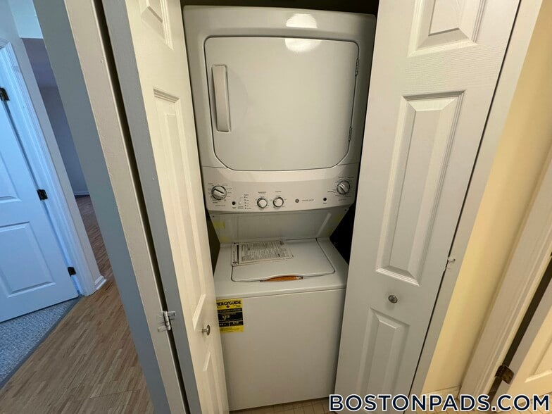 Building Photo - 345 Franklin St