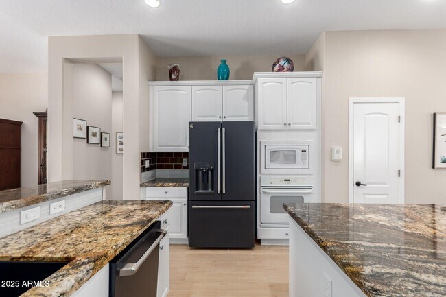 Building Photo - 12835 W Chapala Ct