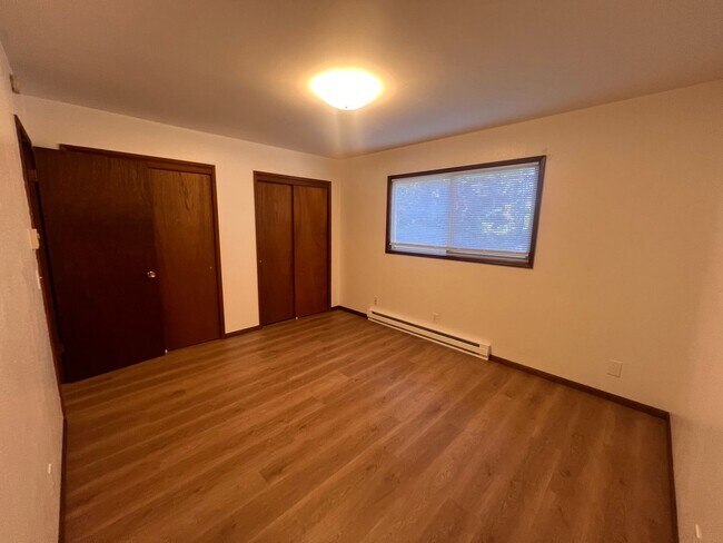 Building Photo - Holiday Savings - $500 Off 1st Months's Rent - Charming 3bd/2 Home