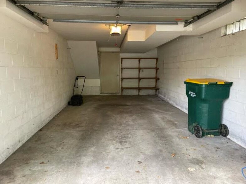 Building Photo - 1207 Mint Dr