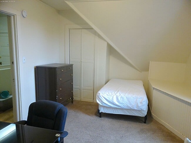 Building Photo - 113 Comstock Pl