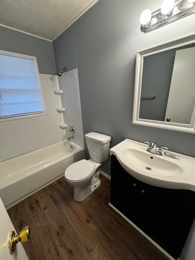 Building Photo - Blondo Street