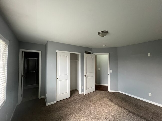 Building Photo - 6960 N 89th St