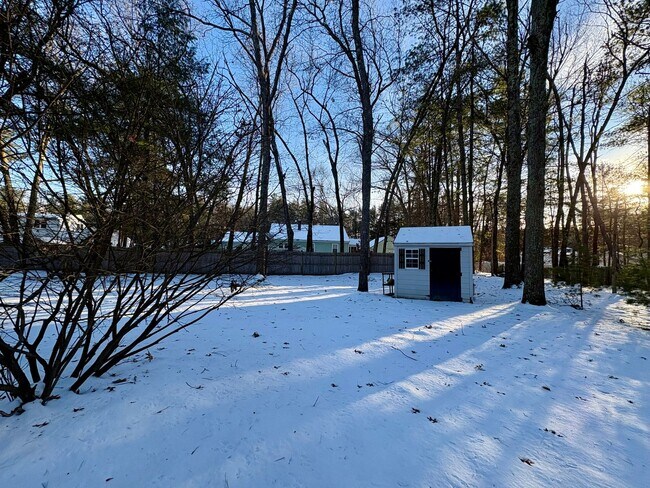 Building Photo - Available Now | 3 Bed, 1.5 Bath Single-Family Home in Westford, MA | Updated Kitchen, Finished Ba...