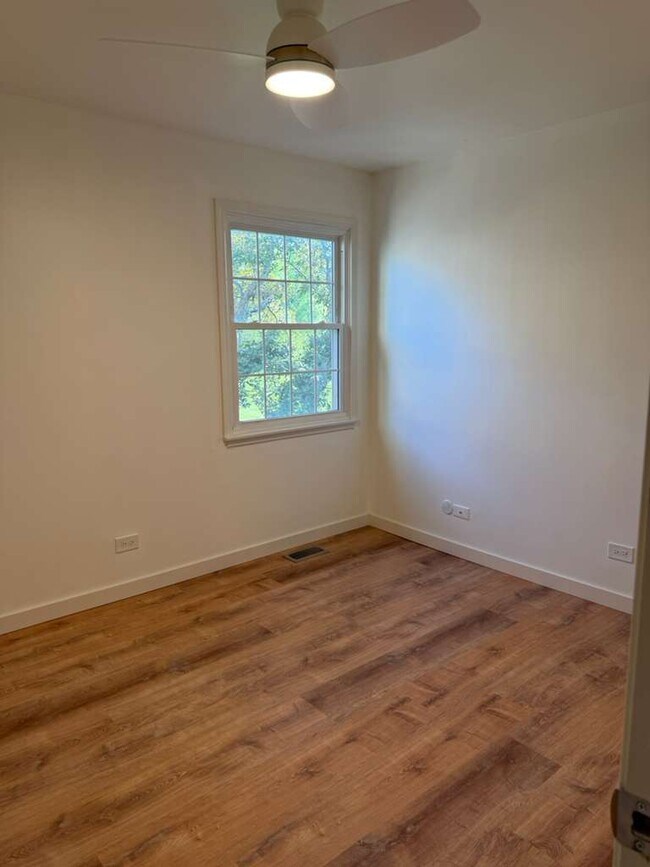 Building Photo - 136 Brookwood Ct
