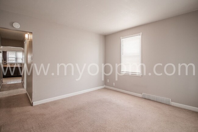 Building Photo - 2 Bed / 1 Bath House - 30th & Seward