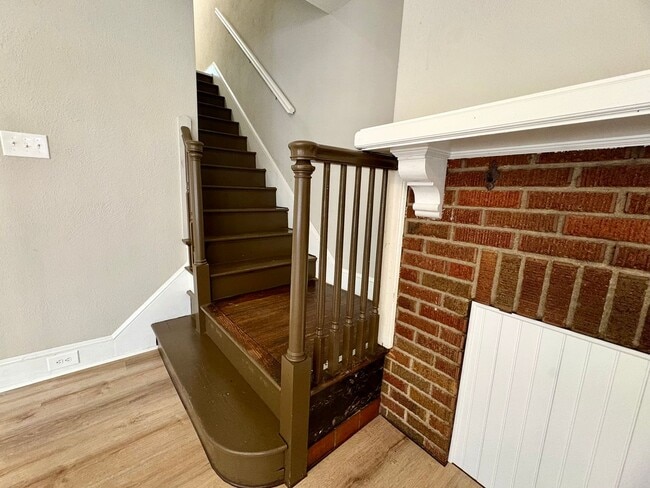 Building Photo - 3 Bedroom 1 Bathroom in York with Sunroom,...