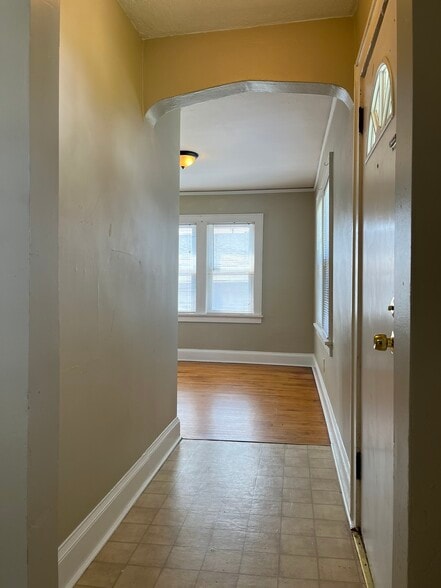 Building Photo - 2223 E Vollmer Ave