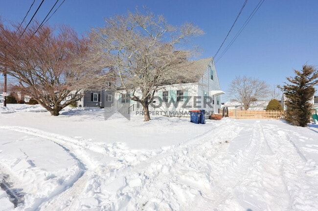 Building Photo - 19 Illinois St