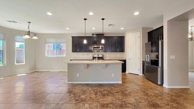 Building Photo - Upgraded kitchen and lots of sq ft in Verrado!
