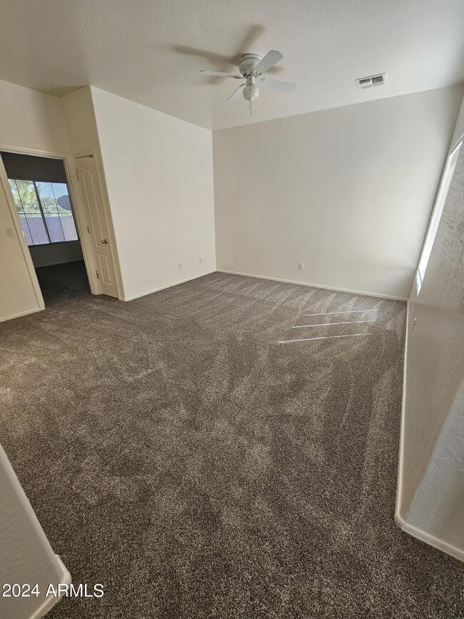 Building Photo - 2600 E Springfield Pl