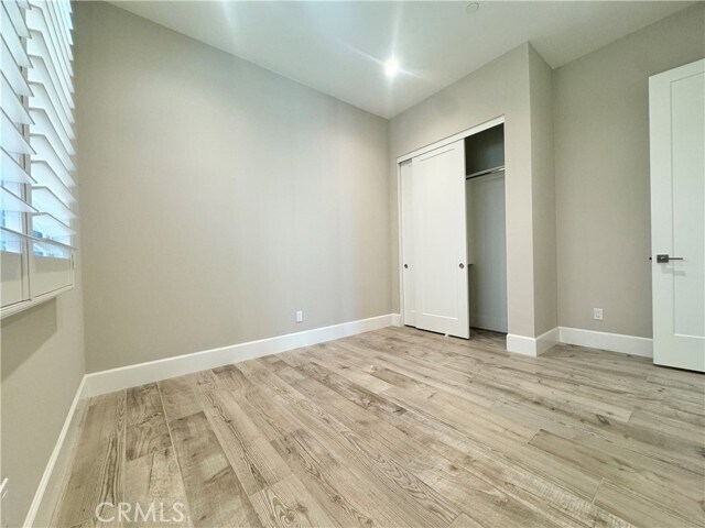 Building Photo - 110 Statura